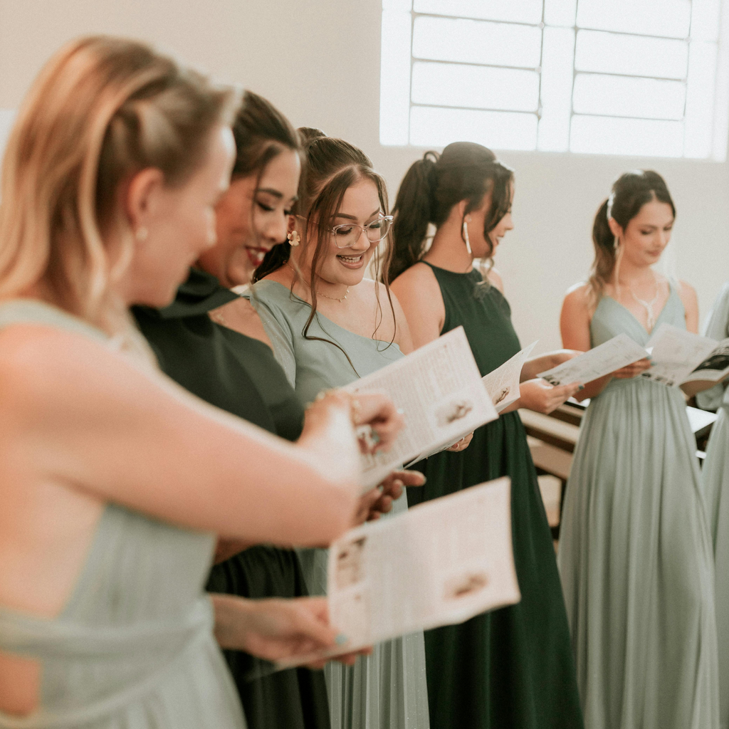 21 Stunning Boho Bridesmaid Dresses That Capture Free-Spirited Romance