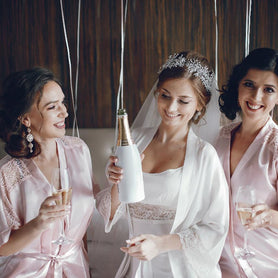Maid of Honor vs. Matron of Honor: What’s the Difference