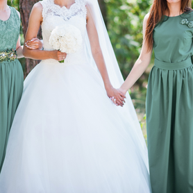 What Is Eucalyptus Color? Bridesmaid Dress Color Dictionary