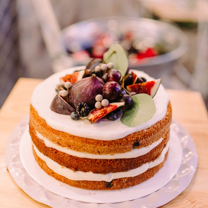 27 Naked Wedding Cakes for Modern Couples: Simplicity Elegance