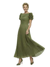 Charming Rose-Accent Short Sleeve Mother of The Groom Dress Classy Pleated Chiffon Maxi Gown with Ruched Bodice
