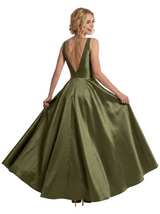 Elegant Spaghetti Straps Formal Gown Satin Prom Dress Flowy Ball Gown Silhouette for Special Occasions