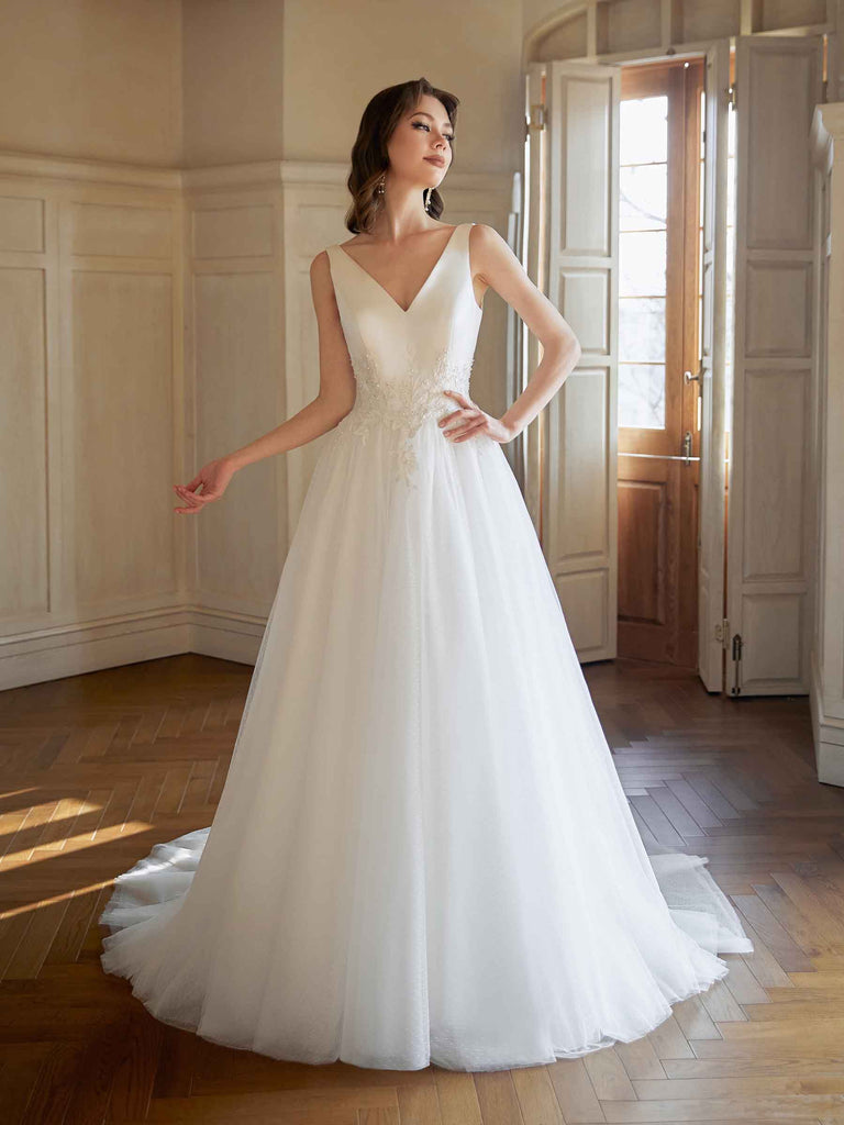 Elegant Open Back V-neck A-line Maxi Long Wedding Dresses Online
