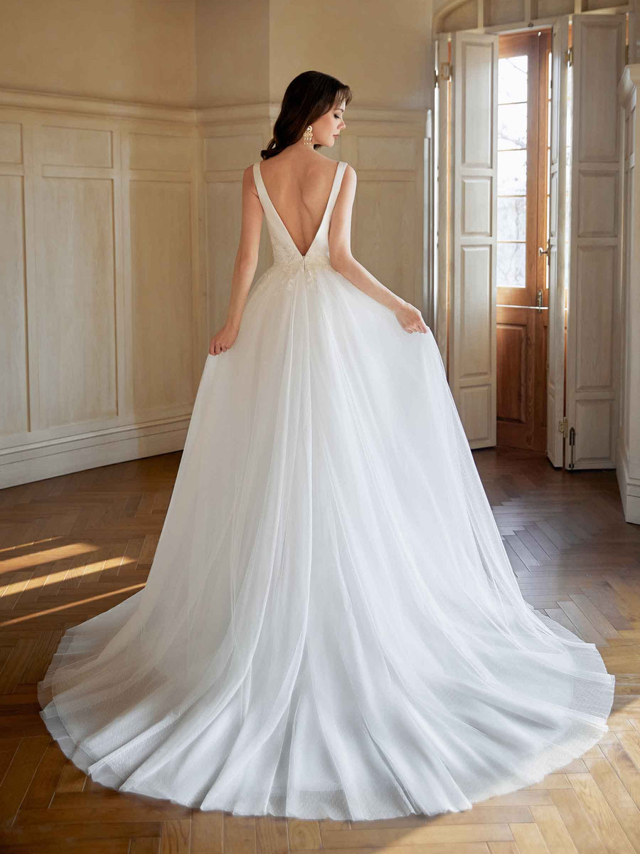 Elegant Open Back V-neck A-line Maxi Long Wedding Dresses Online