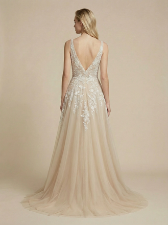A-Line Spaghetti Straps V-Neck Maxi Long Lace Wedding Dresses Online