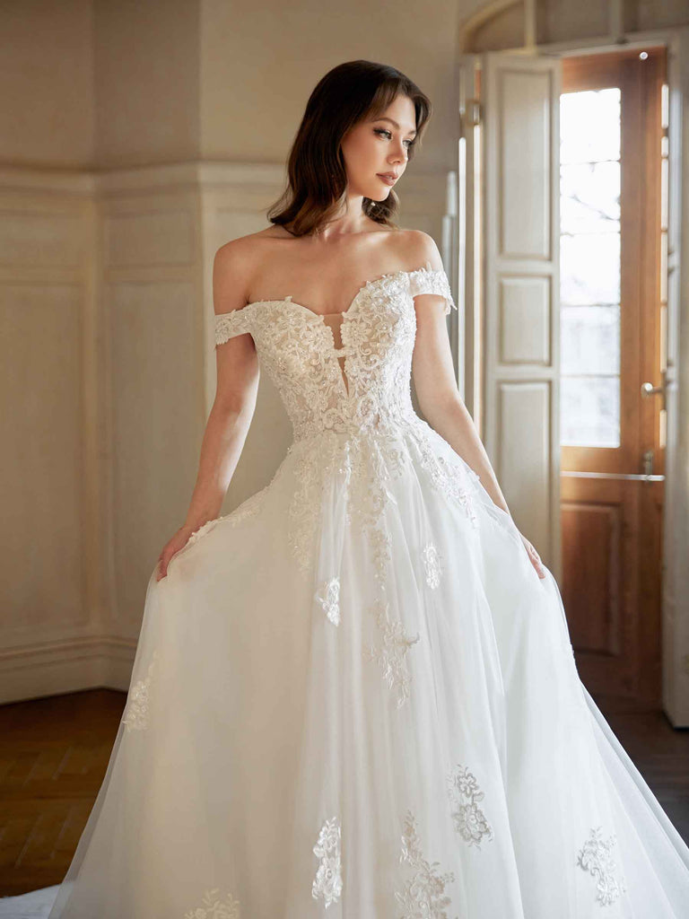 Elegant Off The Shoulder A-line Maxi Long Lace Wedding Dresses Online