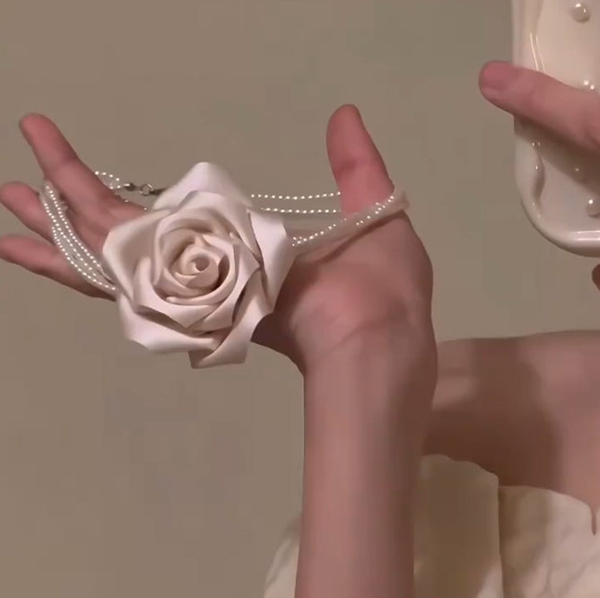 Retro Three-dimensional Rose Pearl Choker Necklace Flowers French Temperament Clavicle Chain CN03