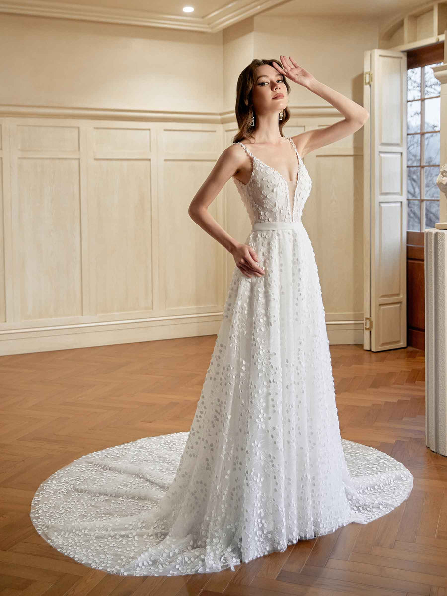 Off White A-line Spaghetti Straps V-neck Maxi Long Lace Wedding Dresses Online