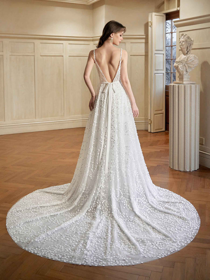 Off White A-line Spaghetti Straps V-neck Maxi Long Lace Wedding Dresses Online