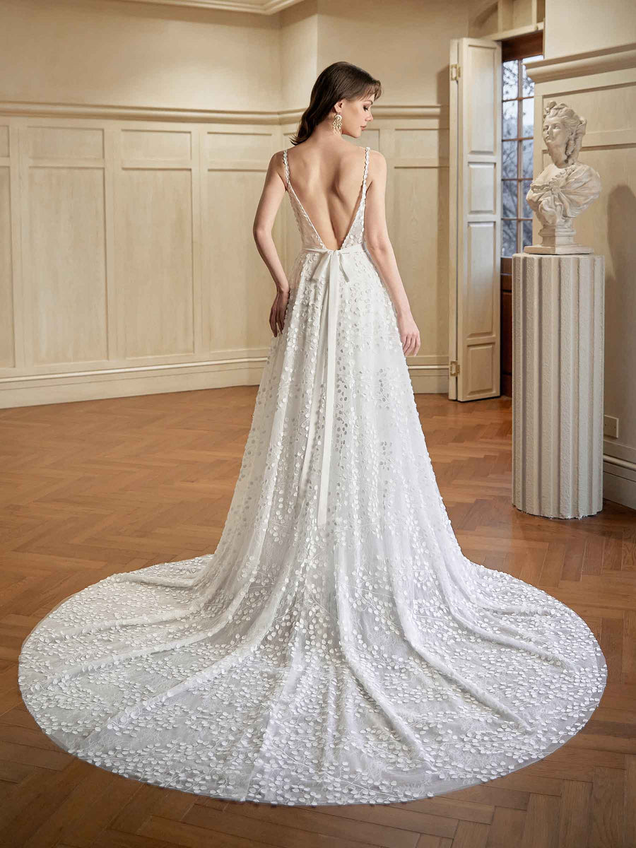 Off White A-line Spaghetti Straps V-neck Maxi Long Lace Wedding Dresses Online