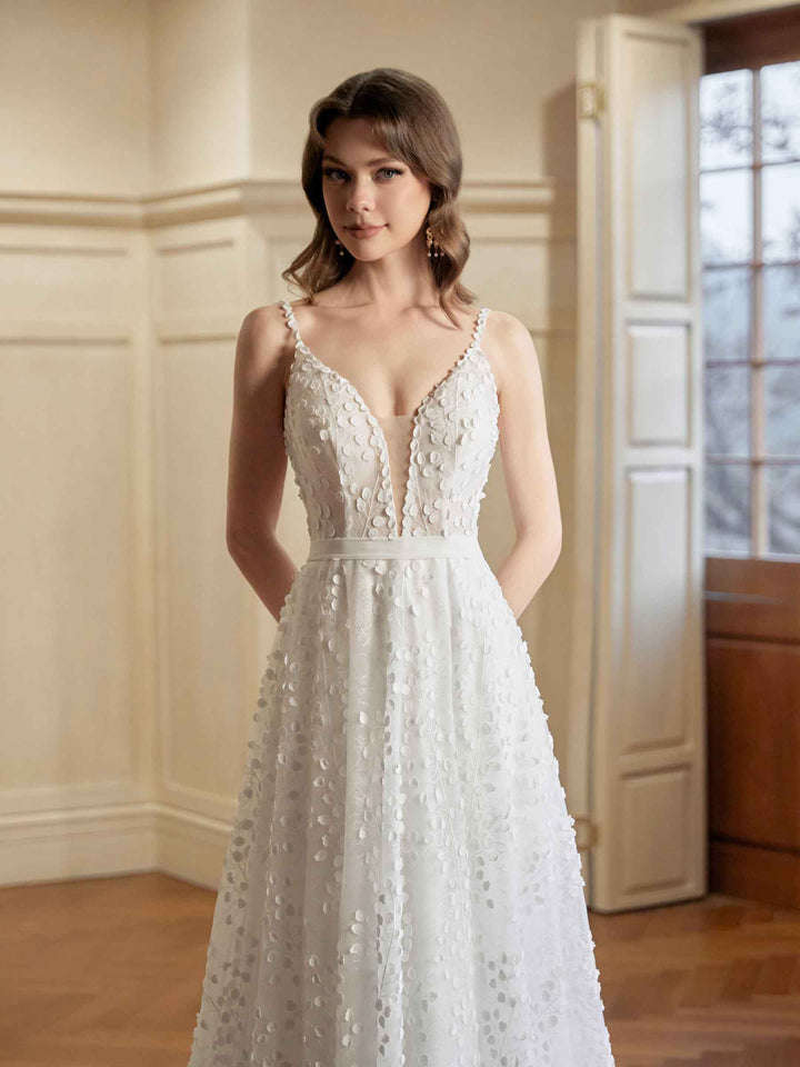 Off White A-line Spaghetti Straps V-neck Maxi Long Lace Wedding Dresses Online