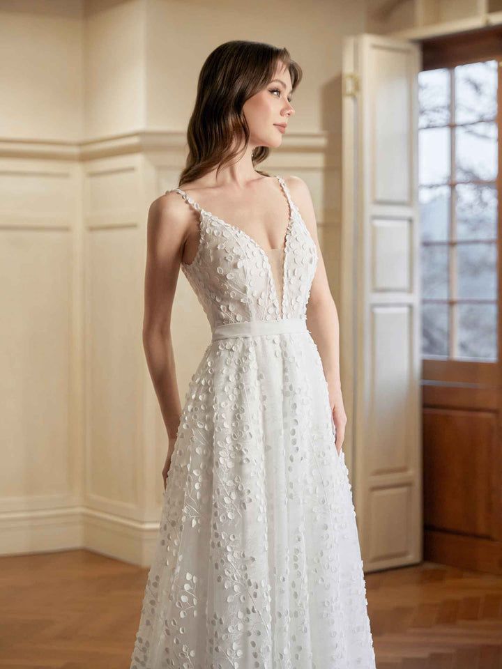 Off White A-line Spaghetti Straps V-neck Maxi Long Lace Wedding Dresses Online