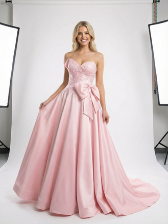 Gorgeous Strapless Bow Detailing A-line Prom Dresses with Lace Applique