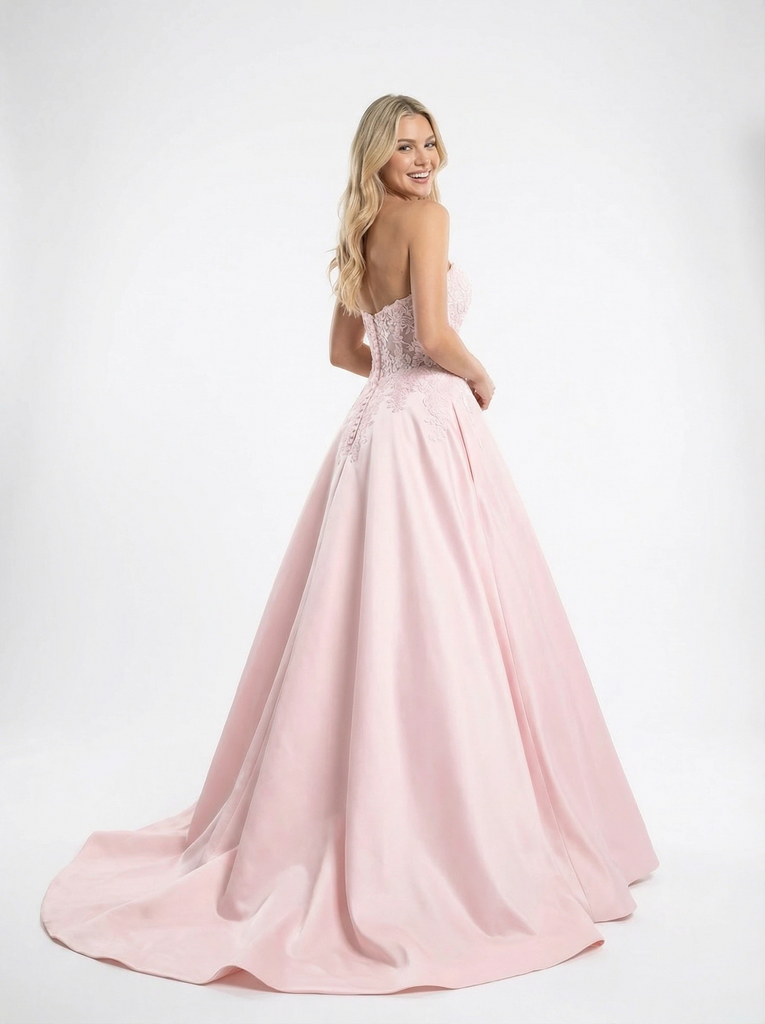Gorgeous Strapless Bow Detailing A-line Prom Dresses with Lace Applique