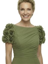 Charming Rose-Accent Short Sleeve Mother of The Groom Dress Classy Pleated Chiffon Maxi Gown with Ruched Bodice