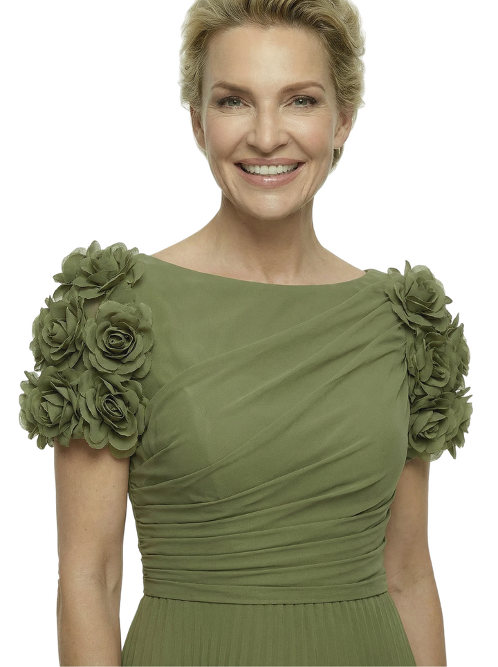 Charming Rose-Accent Short Sleeve Mother of The Groom Dress Classy Pleated Chiffon Maxi Gown with Ruched Bodice