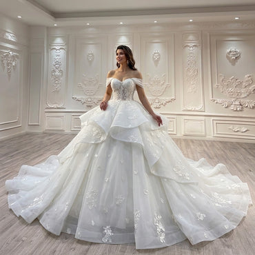 ChicSew Luxurious Sweetheart Lace Applique Ball Gown Wedding Dress