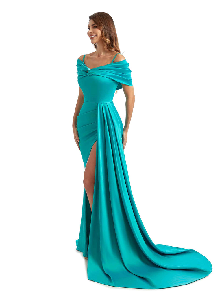 Vestido de dama de honor largo único de satén suave de sirena con un hombro y abertura lateral sexy para boda