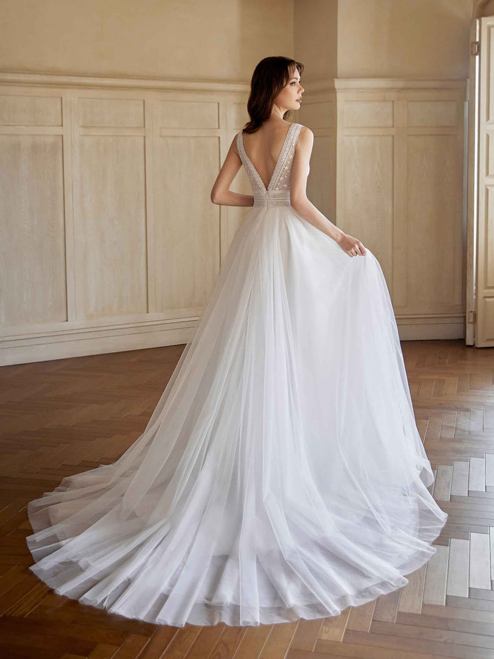 Elegant Open Back A-line  Maxi Long Lace Wedding Dresses Online