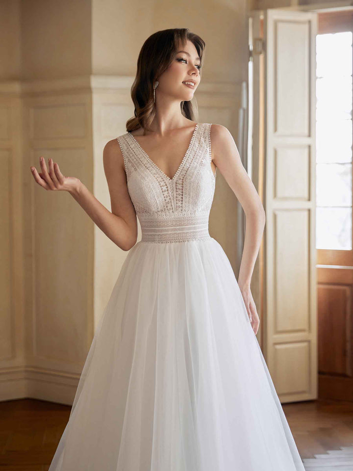 Elegant Open Back A-line  Maxi Long Lace Wedding Dresses Online
