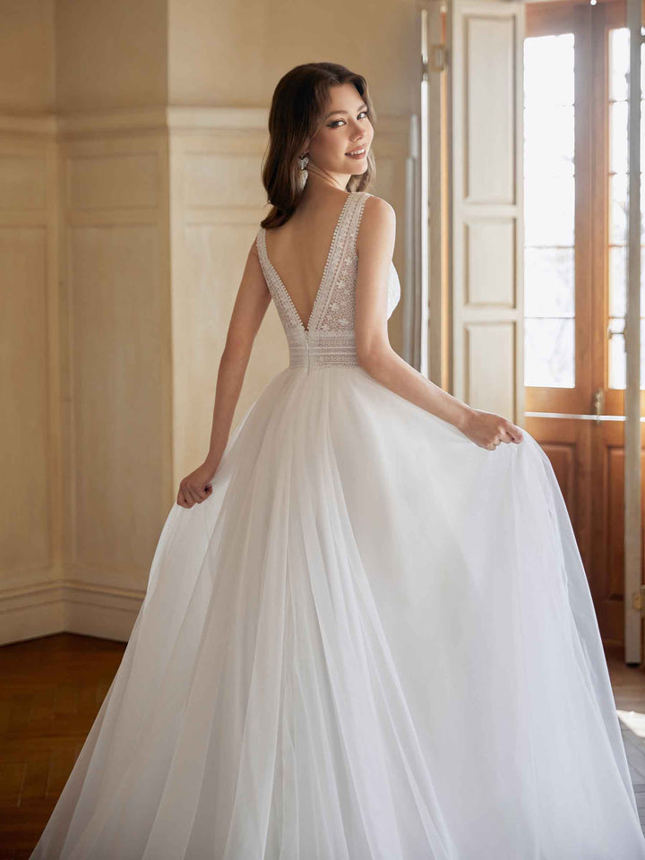 Elegant Open Back A-line  Maxi Long Lace Wedding Dresses Online