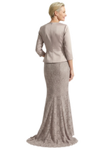 Unique V-Neck 3/4 Sleeve Mother of The Groom Dress Lace Mermaid Gown with Lace Formal Occasion Wear