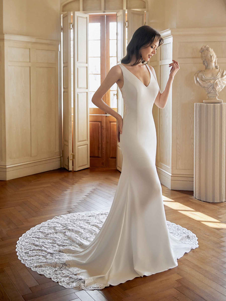 Elegant Mermaid V-neck Sleeveless Maxi Long Lace Wedding Dresses Online