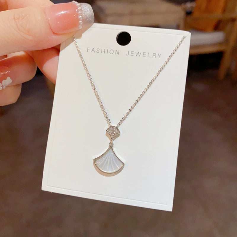 Sparkly Diamond Fan Necklace Luxurious Collarbone Chain