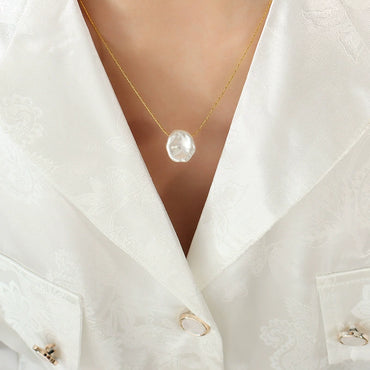 Elegant Design Baroque Inspired Irregular Necklace