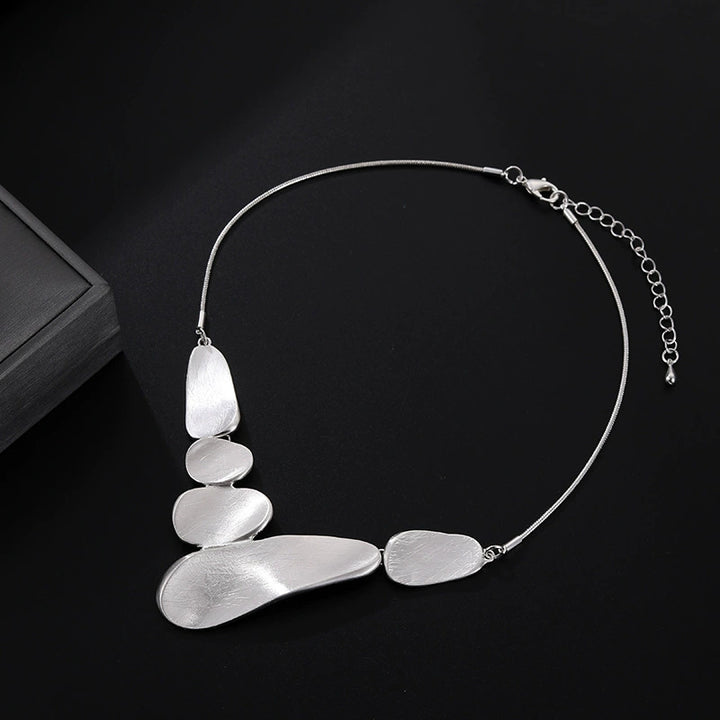 Geometric Brushed Short Chain Necklace