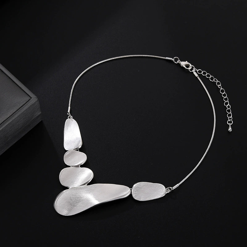 Geometric Brushed Short Chain Necklace