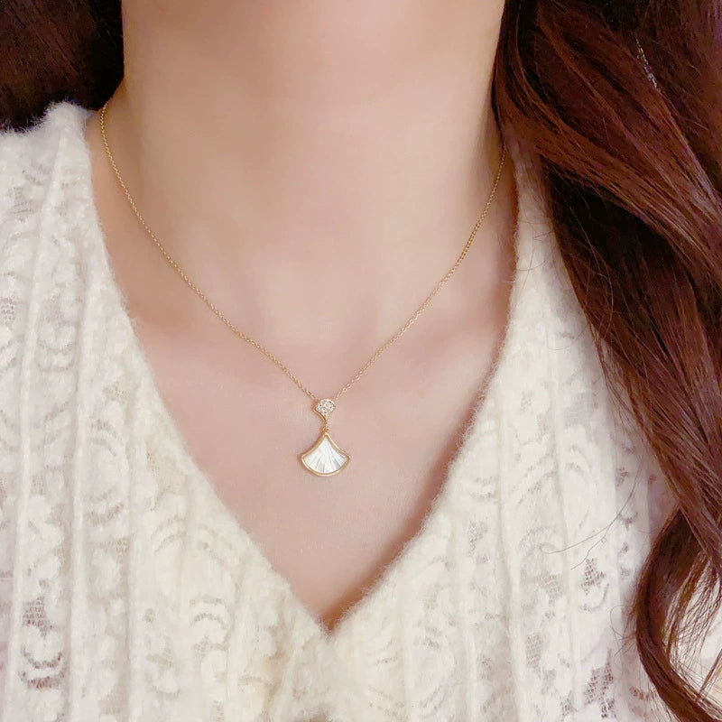 Sparkly Diamond Fan Necklace Luxurious Collarbone Chain