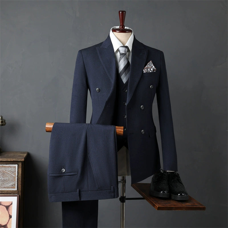 Classic 3 Piece Men's Suit with Regular Fit and Sophisticated Peak Lapel