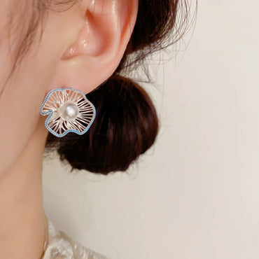 Curled Leaf Pearl Earrings Exquisite Earrings