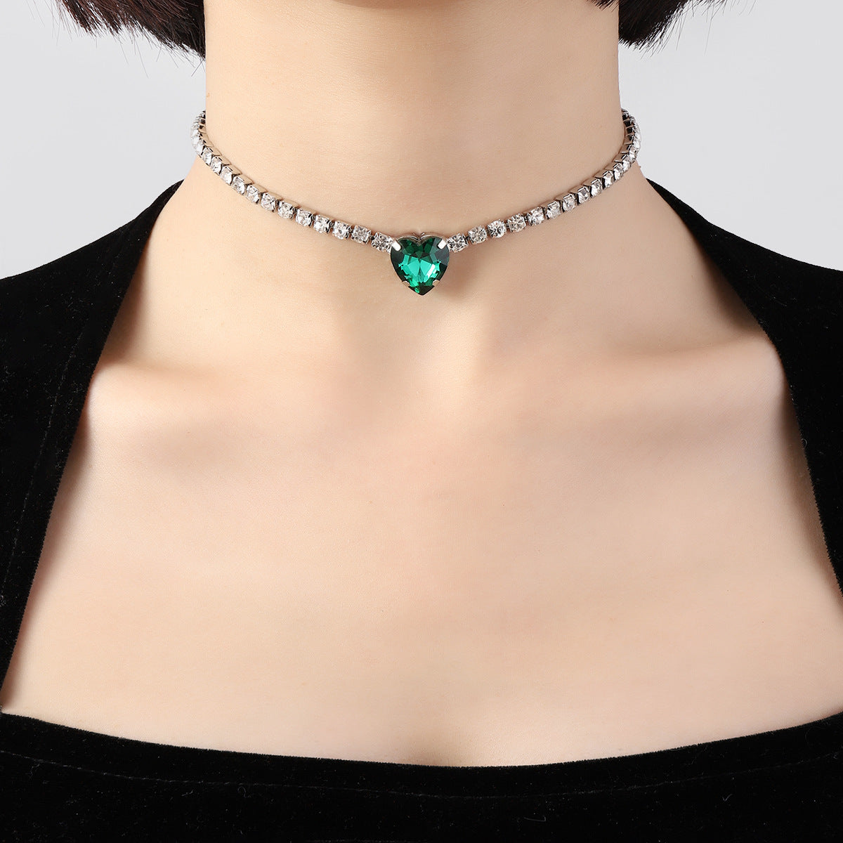 Luxury Emerald Love-shaped Necklace Clavicle Chain ins Necklace CN04