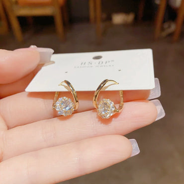Golden Exquisite Zircon Ear Buckle