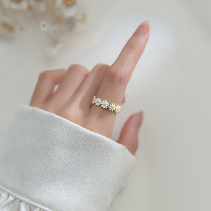 S925 Sterling Silver Daisy Ring – Ethereal Floral Resin Band for Summer