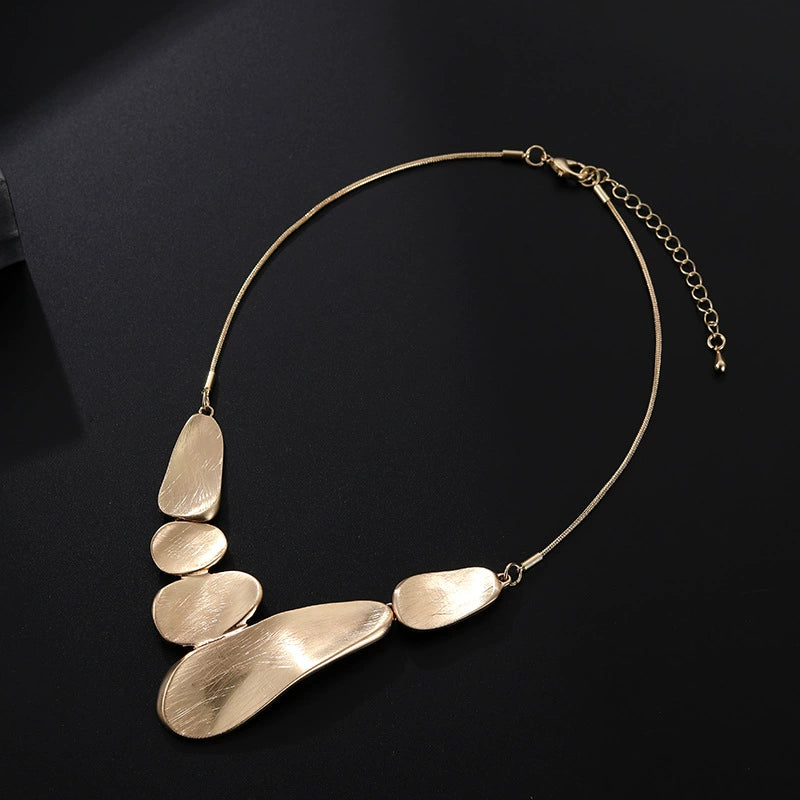 Geometric Brushed Short Chain Necklace