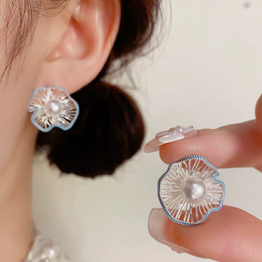 Curled Leaf Pearl Earrings Exquisite Earrings