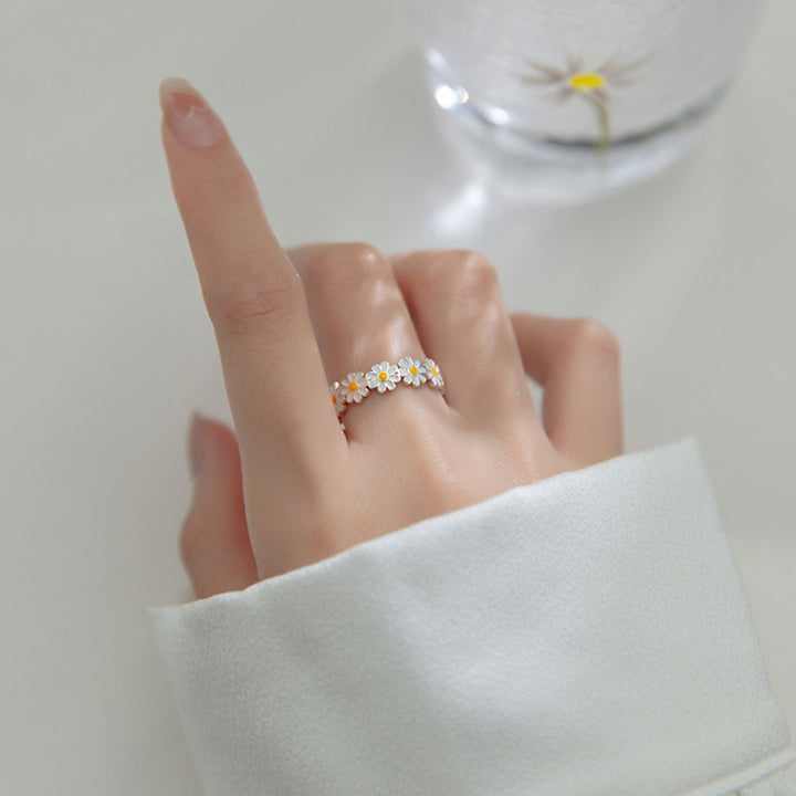 S925 Sterling Silver Daisy Ring – Ethereal Floral Resin Band for Summer