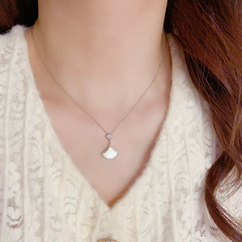 Sparkly Diamond Fan Necklace Luxurious Collarbone Chain