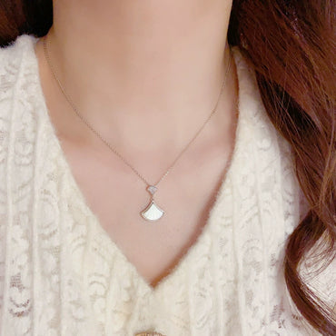 Sparkly Diamond Fan Necklace Luxurious Collarbone Chain