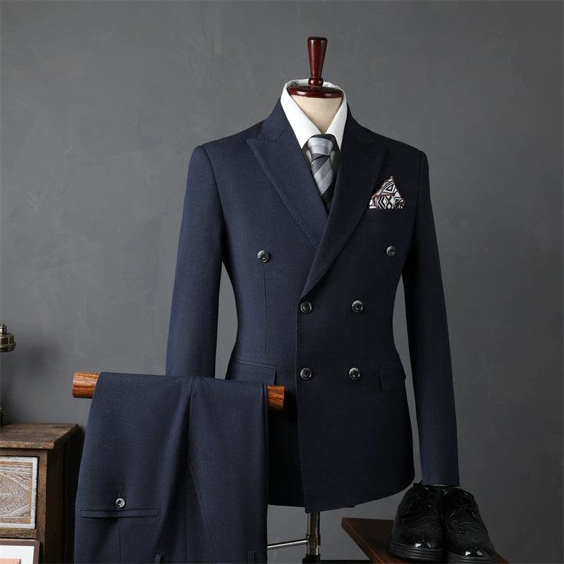 Classic 2 Piece Men's Suit with Regular Fit and Sophisticated Peak Lapel